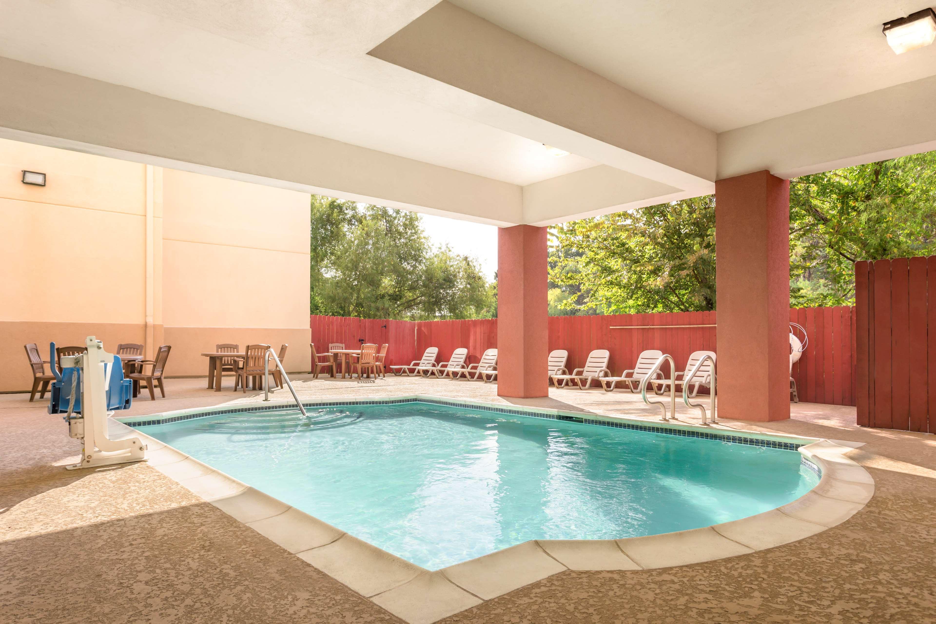 Sonesta Essential Iah Airport Jfk Boulevard - Newly Renovated Houston Exterior photo