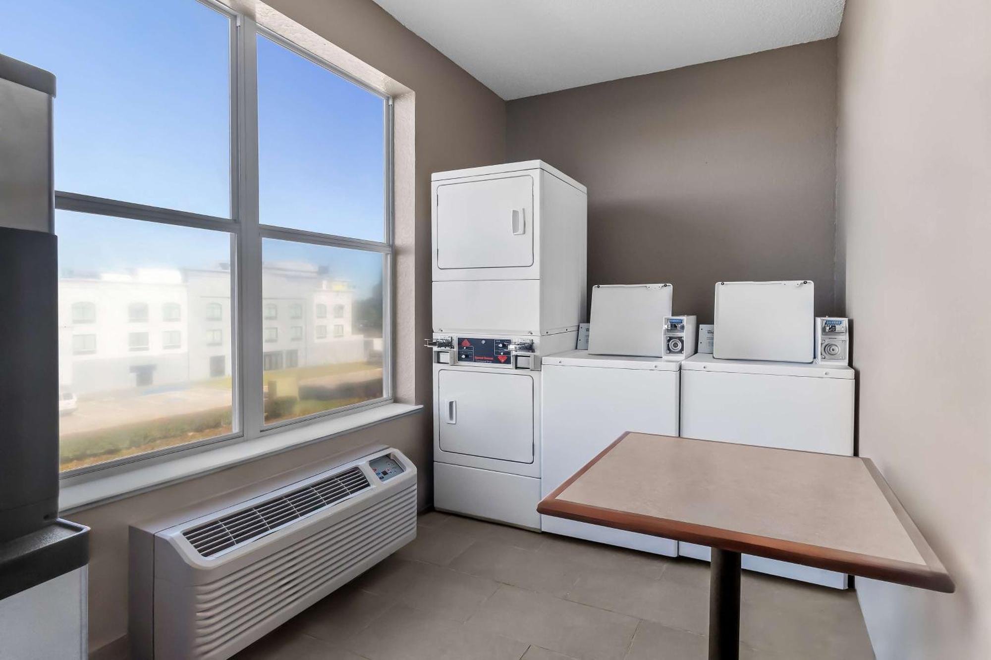 Sonesta Essential Iah Airport Jfk Boulevard - Newly Renovated Houston Exterior photo