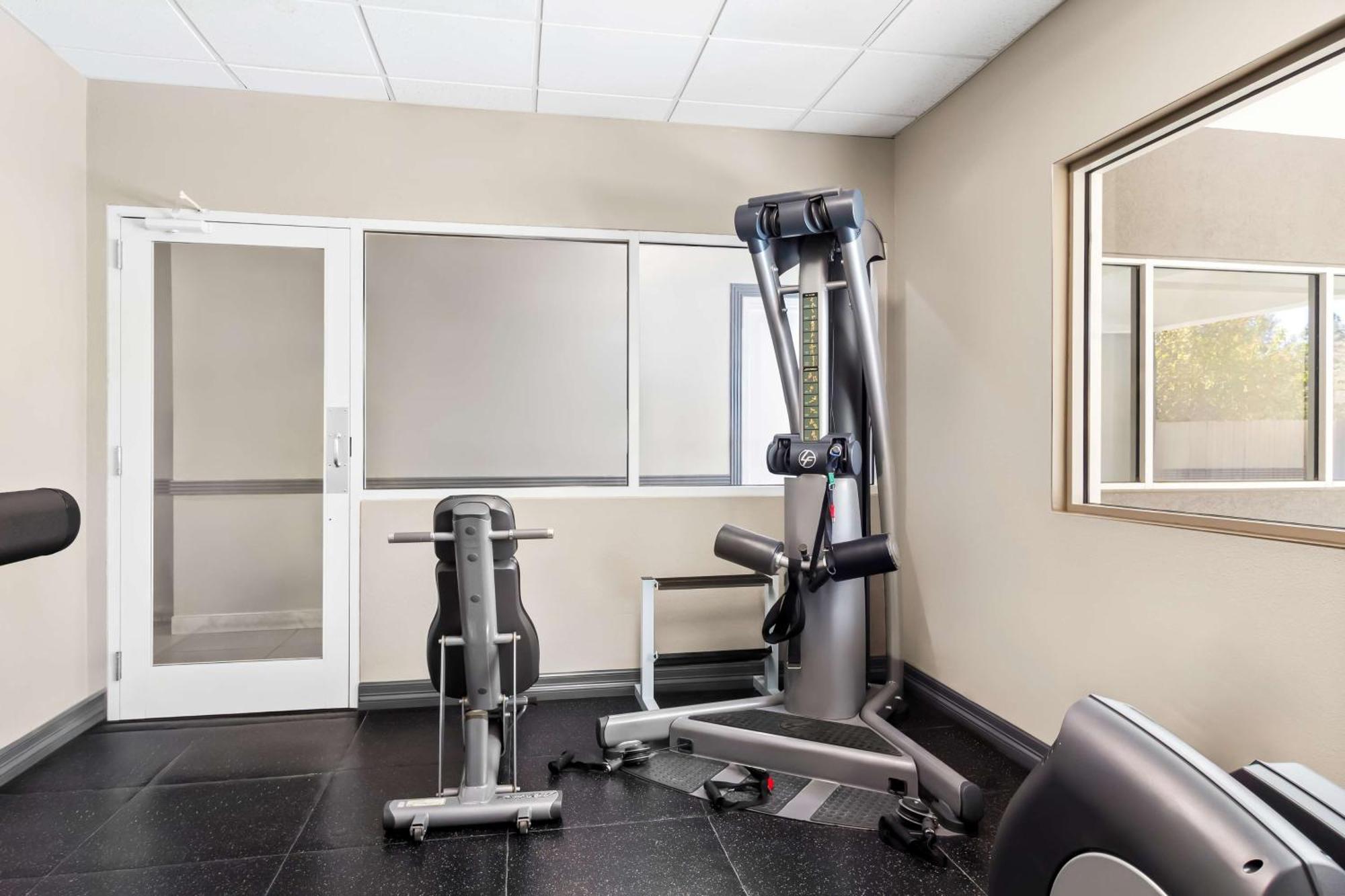 Sonesta Essential Iah Airport Jfk Boulevard - Newly Renovated Houston Exterior photo